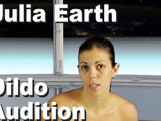 Edge Interactive Publishing: Julia audizione con dildo sulla terra