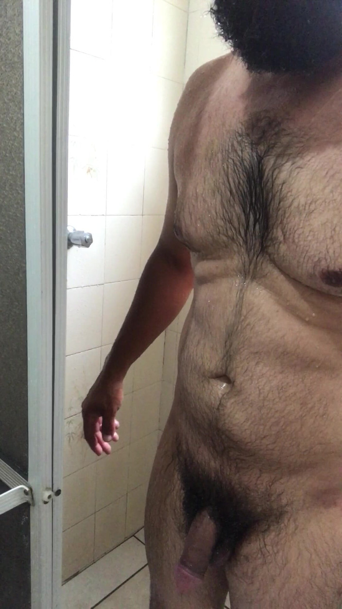 i7Bernard: Yeni ev, üzüm demetleri, komşunun külotu, duş.