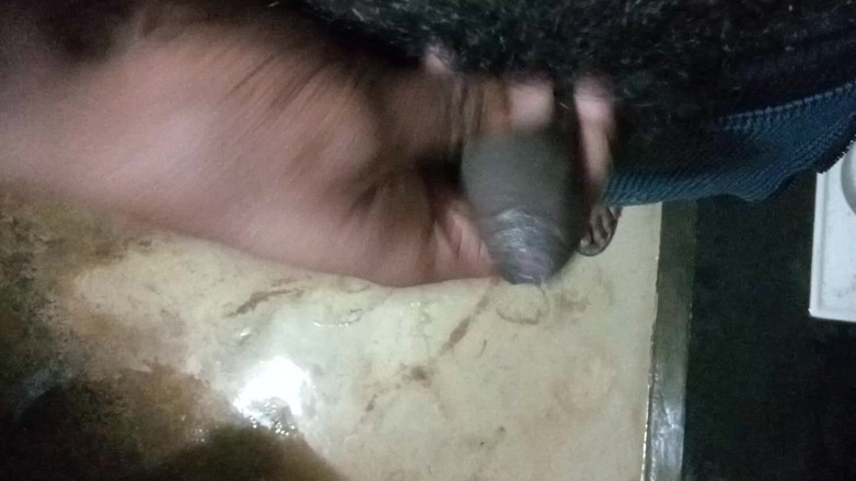 John Denver: Indická studentka má poprvé sex s těsnou kundičkou