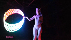 Destination Kat: Ztlumená kompilace halloweenského tance a hoopu