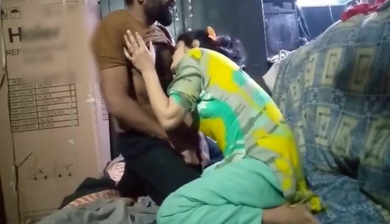 Dasi couple: Adik ipar bersendirian di rumah Pakistan
