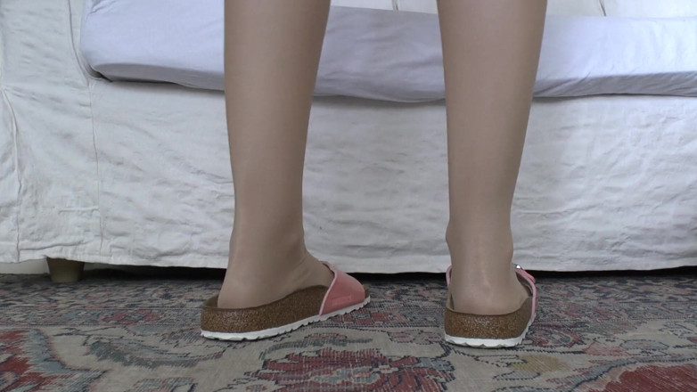 Lady Victoria Valente: Ficou com tesão dos pés dos meus chinelos? Bem, então...