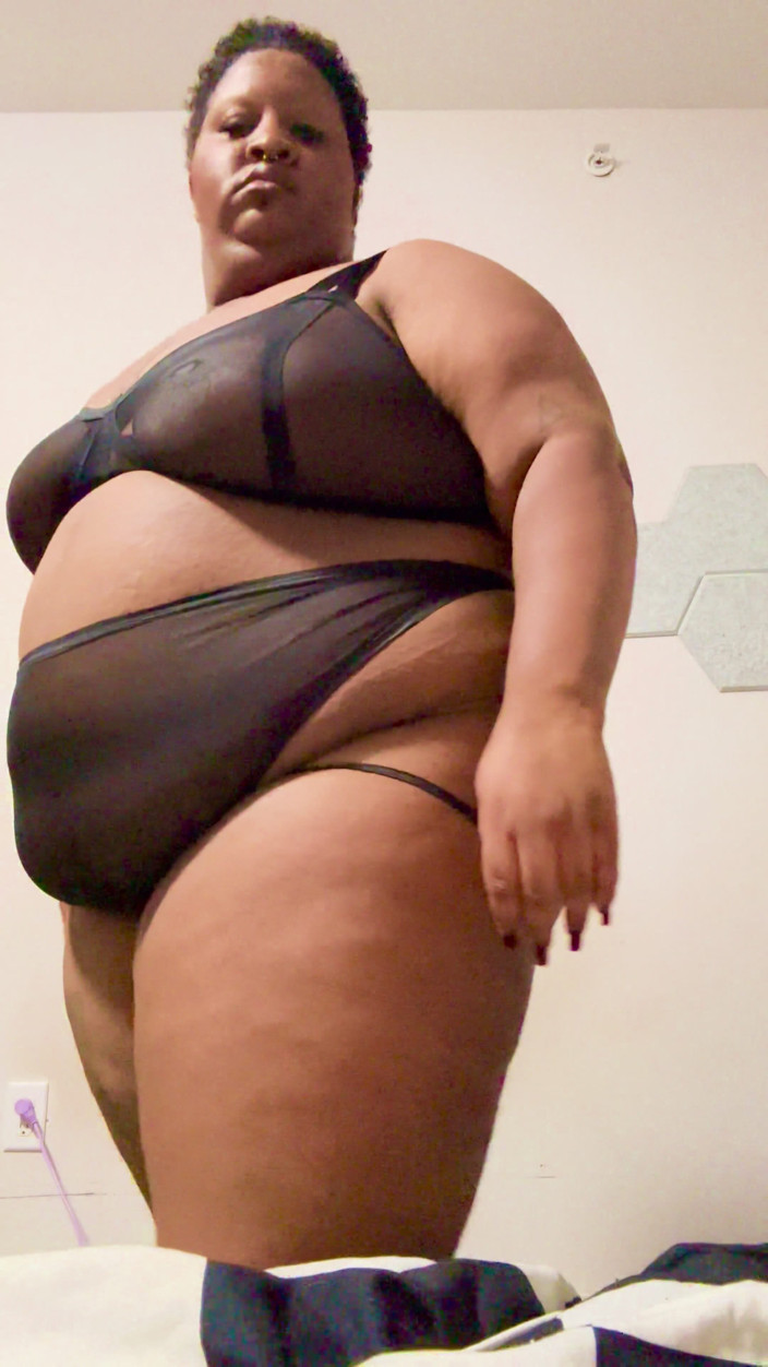 Monique Starr: Ingoio il culo grasso del mio perizoma intero bbw wedgie...
