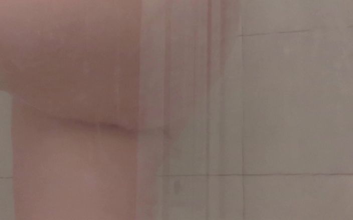 Always Fun No Pants: Запертый куколд получает возможность наблюдать за горячей женой в душе!