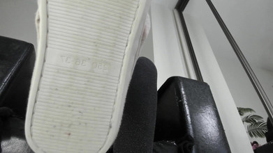 Feet lady: Di bawah Selipar Wanita