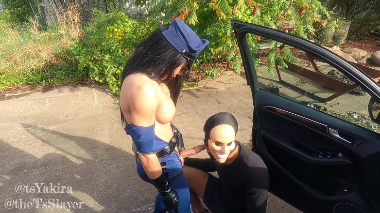 The XXXS layer: Sucer la bite d’une trans ou aller en prison avec...