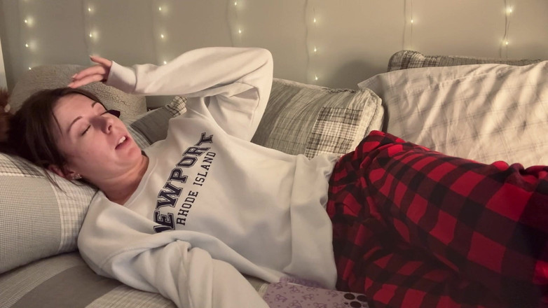 Nadia Foxx: Nalezení hračky vaší nevlastní sestřičky ve svém pokoji vede k...