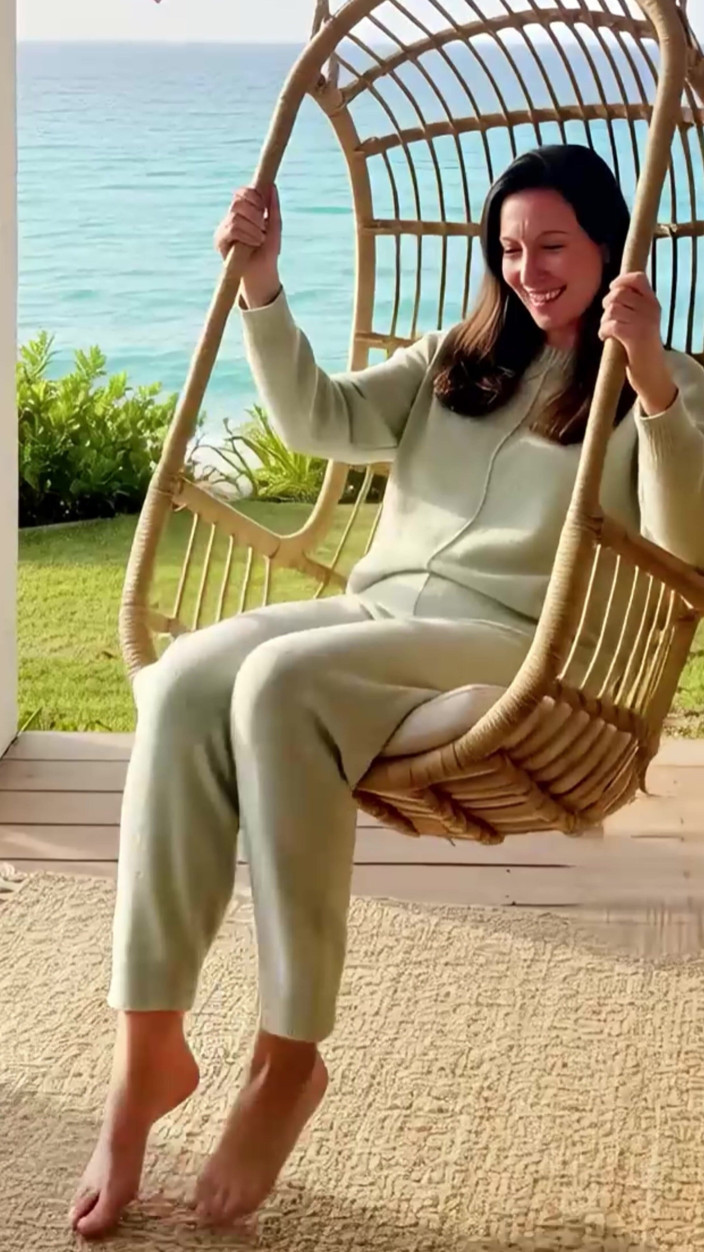 Gonna make you squirt: Aku pijat dan ngusap kakiku pakai sweater untuk fetish kaki...