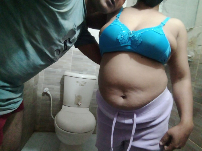 BanglaSexy24: Desi Benggali mengongkek pantat adik tiri dikongkek keras di bilik...