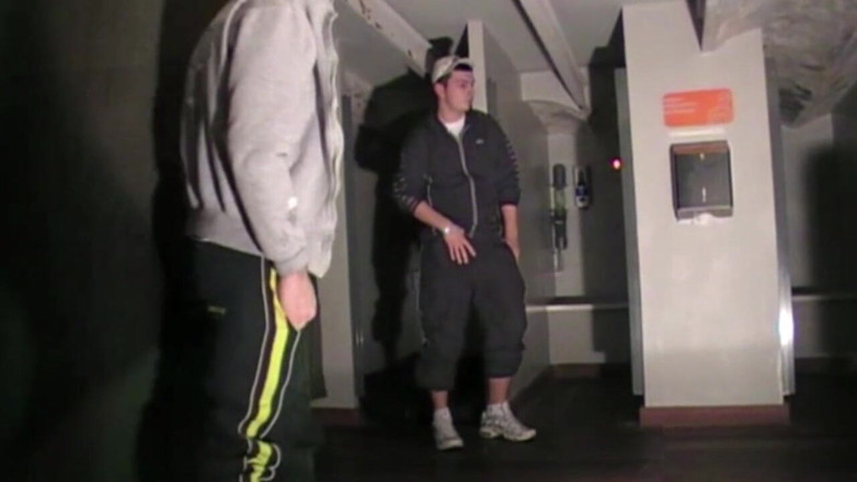 Sneaker gay: Sneakers dominans i kryssning med en scally pojke