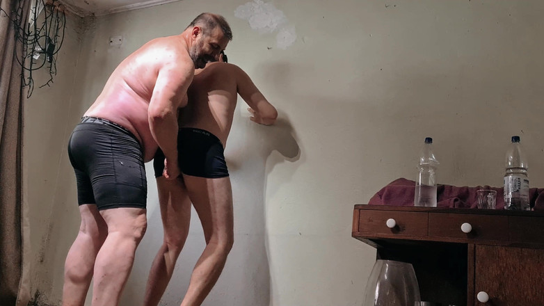 Combat and fetish: Srebrny tata bokser: Ukarz mnie