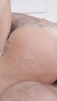 Mormon milf va doble va doble con Stephanie Love con Brian Omally y James Angel