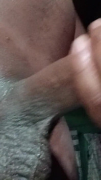 Schütteln sie ihren penis kräftig