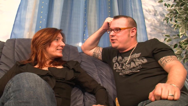 Enjoy German porn: Ohromující německá holka sdílí čůráka se sexy brunetkou MILF