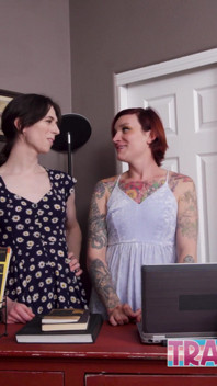 Trans Sophie Ladder uwodzi urzędnika księgarni