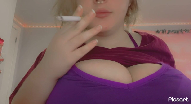 Mushroombitchx: Smoking While I Post