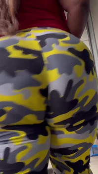 자지로 내 엉덩이를 문지르다