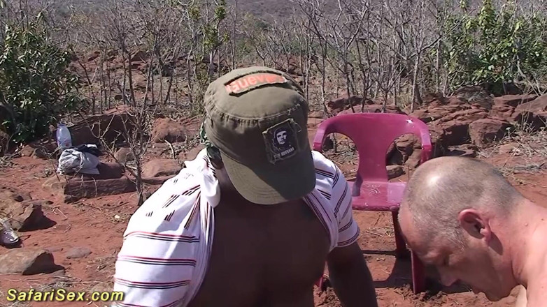 Safari sex: Africká trojka šukací orgie