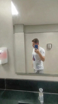Ich Wurde Fast Vom Vigilanten Erwischt, Wie Er Auf Der Öffentlichen Toilette Angebert Hat