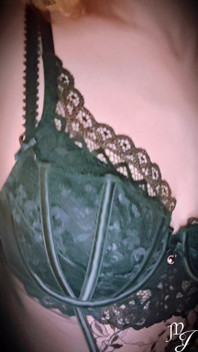 Body E Giarrettiera: Questa Anteprima Ti Mette in Ginocchio - Mistress Julia