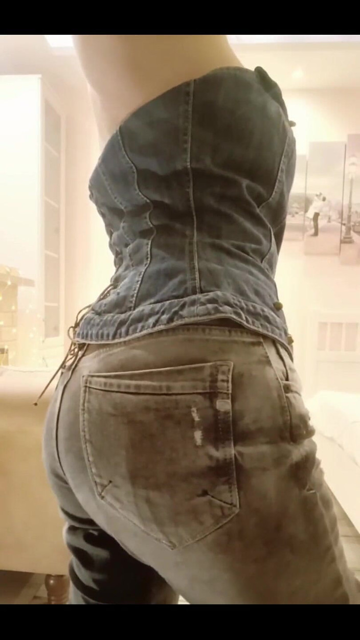 FrauleinP: Pissing Jeans While Belly Button Tickling