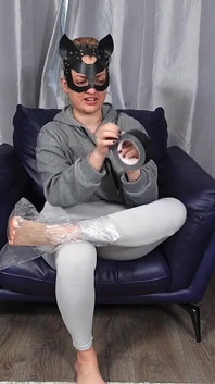 내 발에서 땀을 흘리는 펨돔 노예