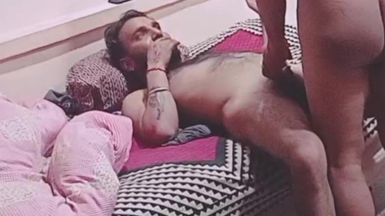 Rajasthani-old-lover: Indický desi muž si užívá sexu s tátou nevlastního otce...