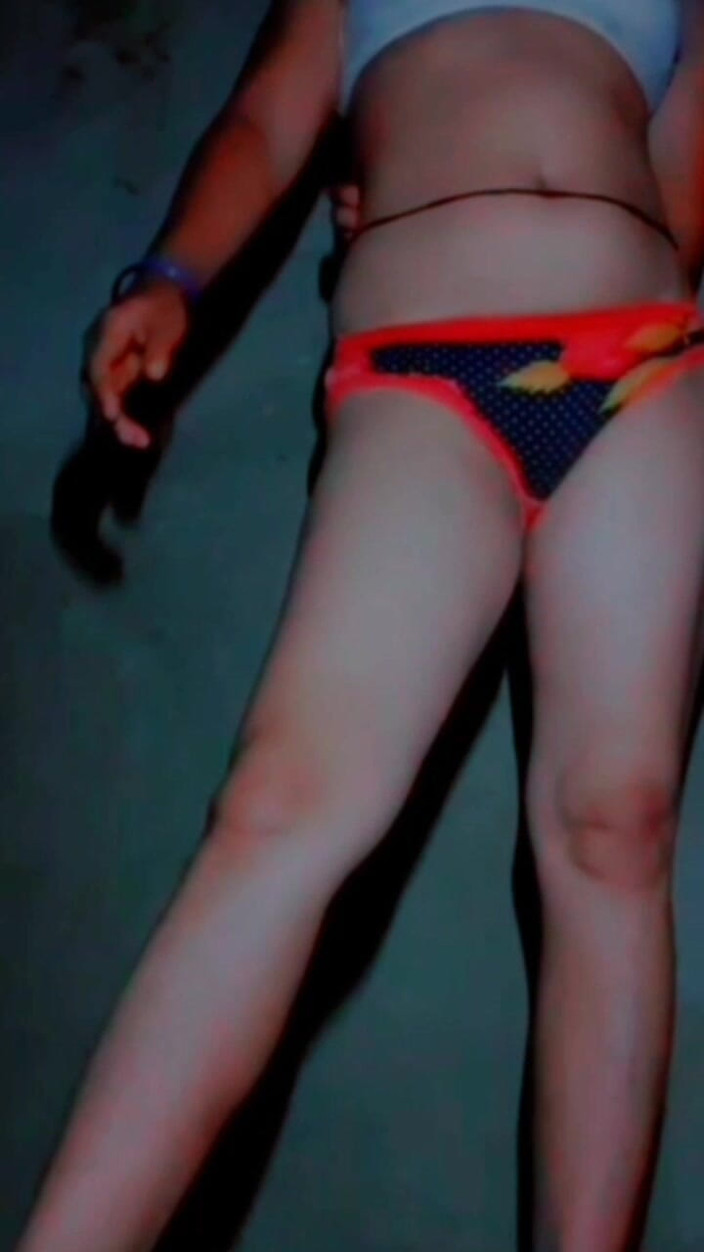 TricolorMusic3: Village caldo sexy tranquillo ragazza calda perfetta si masturba