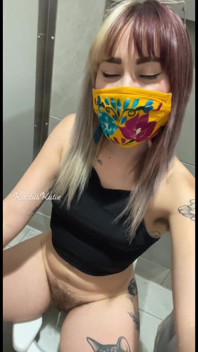 나는 오줌을 너무 필사적으로 후 안도감을 사랑 해요!