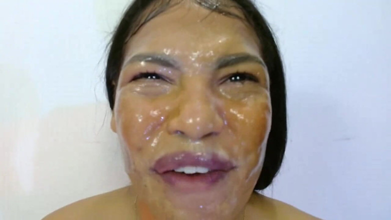 anabel693: Léchage de sol avec de la salive