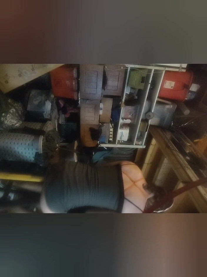 K8e Snow: Uwodzicielski rozbiórek crossdressera i dokuczanie w prywatnym schowku