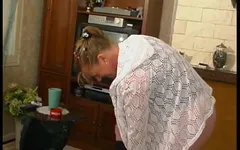 Luar biasa! Madame bergabung sama kekasihnya daripada jualan!