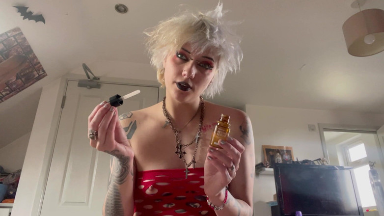 Glitterqueen1999: Glitterqueen1999 Eats Her Cheating Boyfriend Giantess Fetish