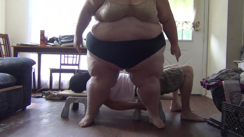 Full Weight Productions: Memperkenalkan Miss GG dan skuasy pertamanya