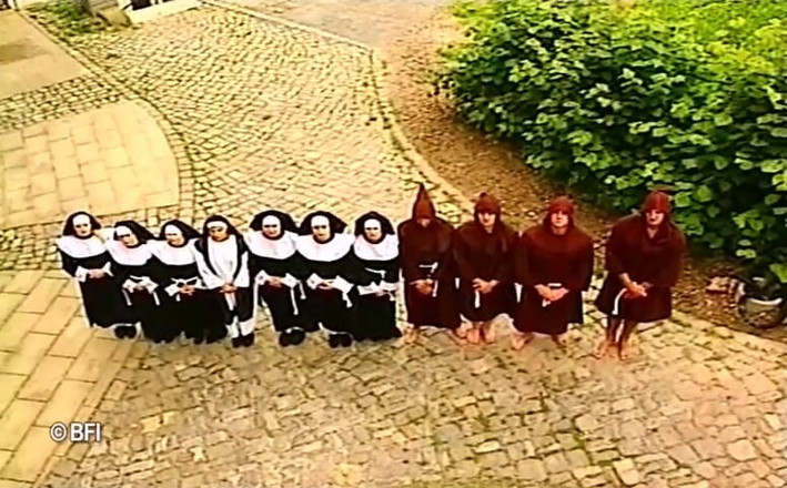 Hardcore Lovers of the world: Biarawati dientot di memeknya yang berbulu
