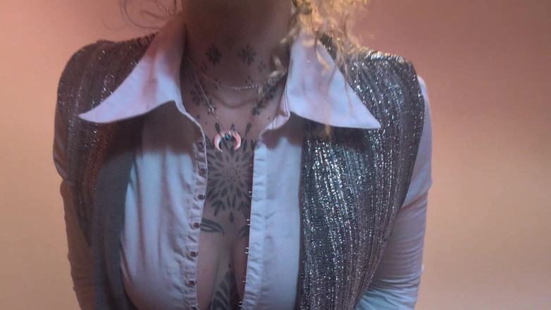 Goddess Transcendence: Agentă imobiliară sexy disperată să facă vânzarea