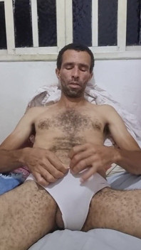 Tirando a Roupa E Masturbando Para O Mundo Todo Ver