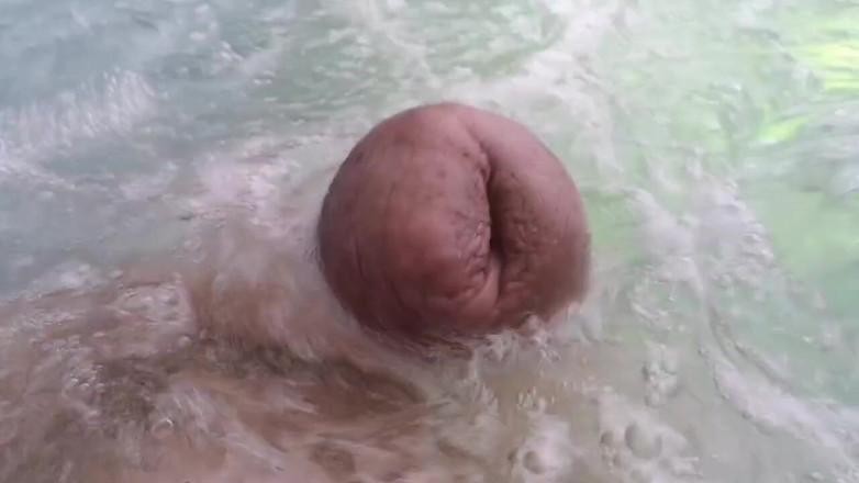 Monster_Meat_: Muncrat di jacuzzi
