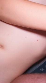 Nuestros juegos nocturnos terminaron con semen en las tetas!