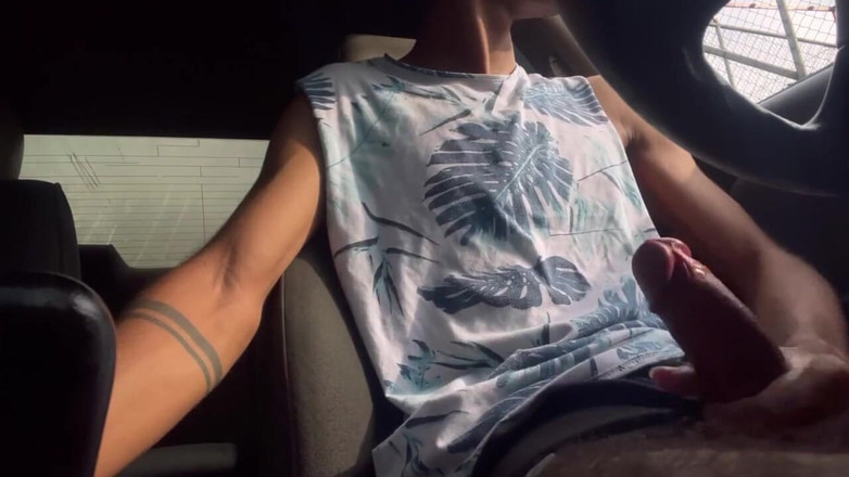 vergar4_daviid: Student masturbuje się w samochodzie, aż spuści