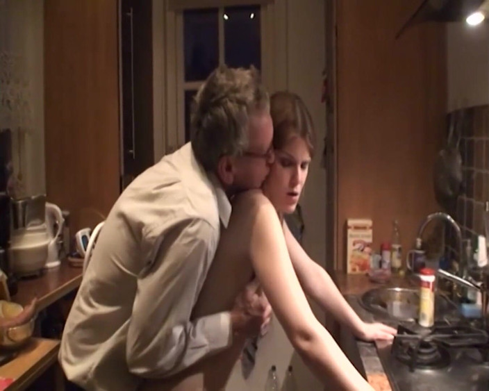 German amateur - 100% German hardcore videos: Giovane ragazza viene scopata dal cazzo di un anziano