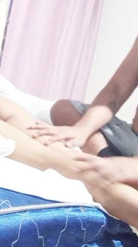 ดูดหีบางๆ ของน้องสาวต่างหญิง