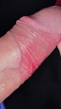Das beste Schwein mund Nahaufnahme Rauchen, schöne orale lippensahne und riesiges knallen in einem bewegten kamm (roter lippenstift)