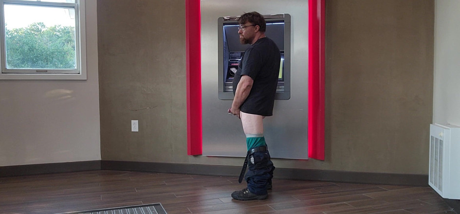Fat boy: Masturbando no Banco