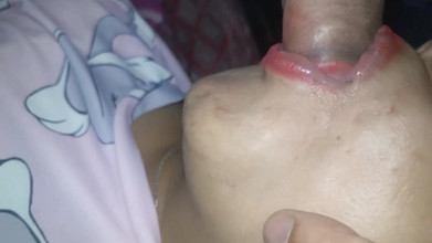 Desi Angel: Iubitul meu îmi fute gura foarte tare cu pula