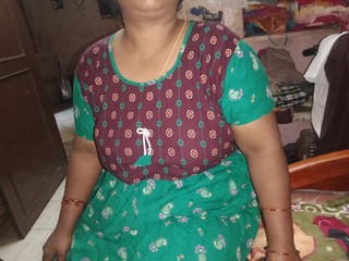 Tamil Anti Uma: 妻がいなくなっていないので、指を当てるとアナンダムが膝の上にいます