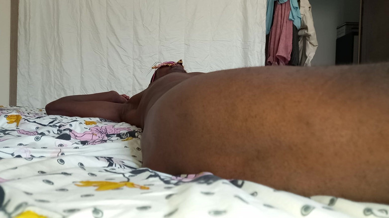 Mr Cute Cock: Manžel hrdě sleduje, jak pozvané velké černé péro protahuje svou ženu jako...