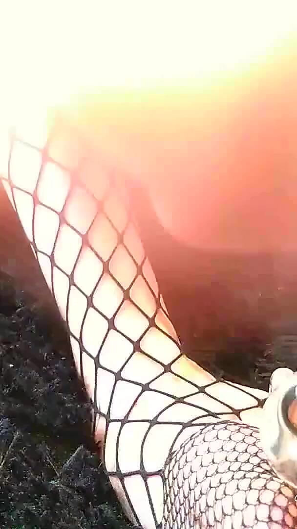 GinnaGg: Verre dans sa chatte poilue, creampie, fétichisme des bas, MILF...