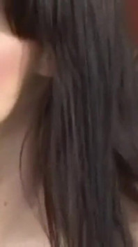 ブルネットは、大きなハードコックを持つ彼女の男によってふしだらな女のように犯されるのが大好きです