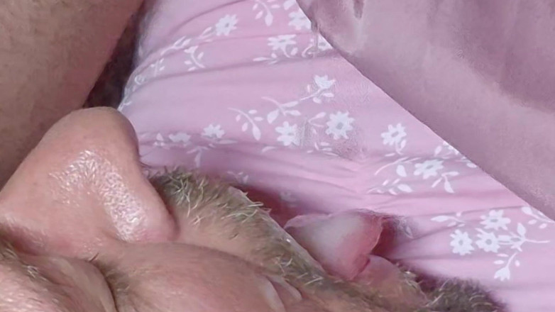 SavageHeater59: Büyük bir dildo popomda boşalmayı çok seviyorum